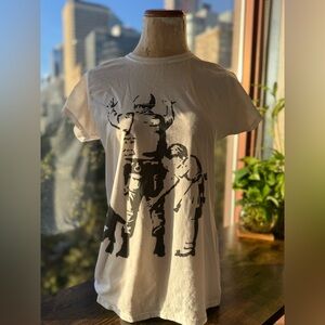 Banksy-Inspired Street Art Graphic Tee – Protest Embrace Design (White)